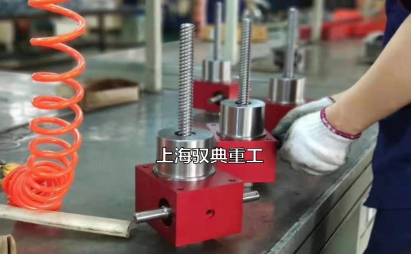 絲桿升降機的精度高低與質(zhì)量有關嗎