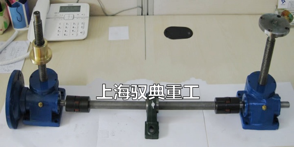 絲桿升降機兩臺聯動